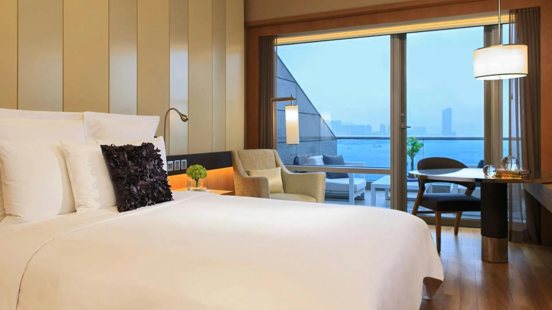 Renaissance Hong Kong Harbour View Hotel