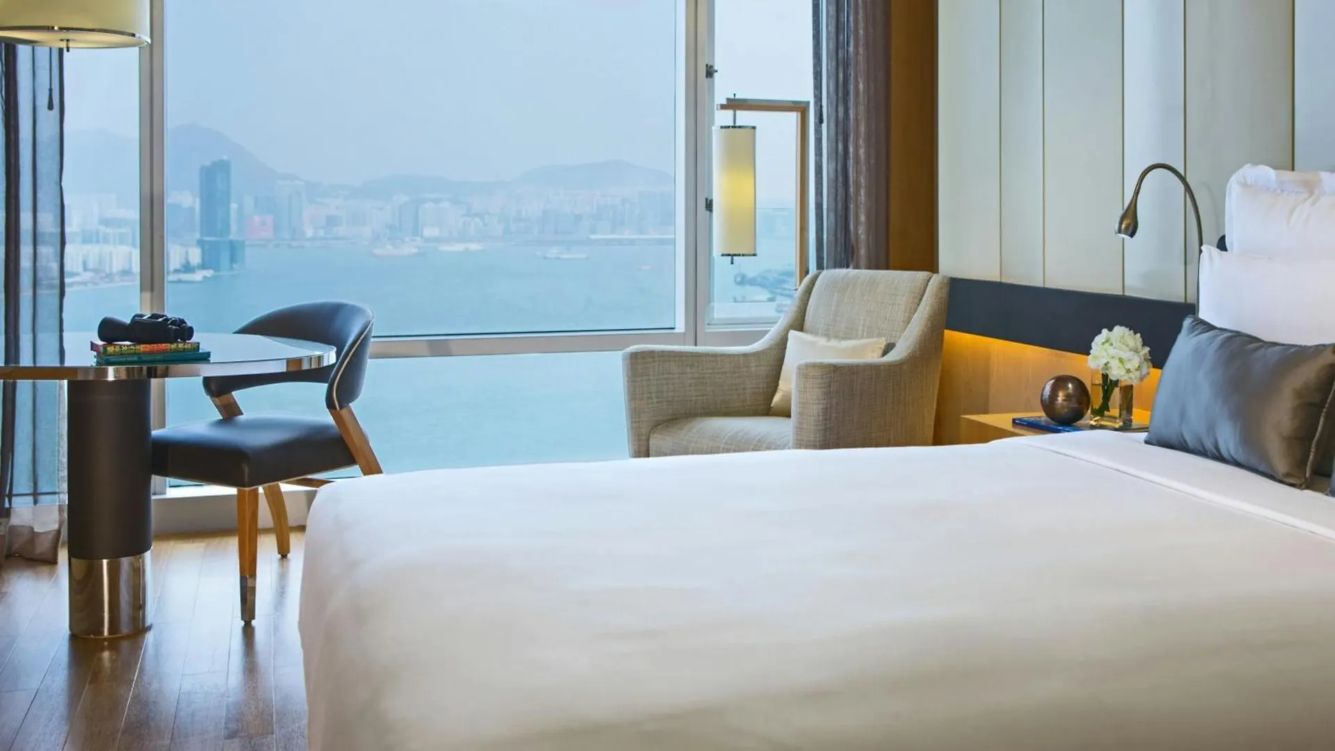 Renaissance Hong Kong Harbour View Hotel