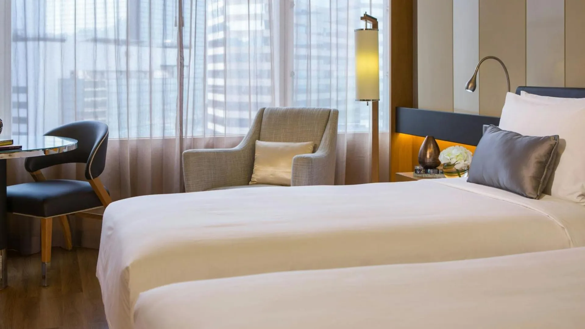 Renaissance Hong Kong Harbour View Hotel