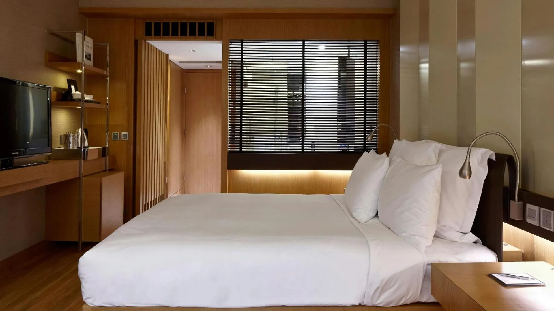 Renaissance Hong Kong Harbour View Hotel