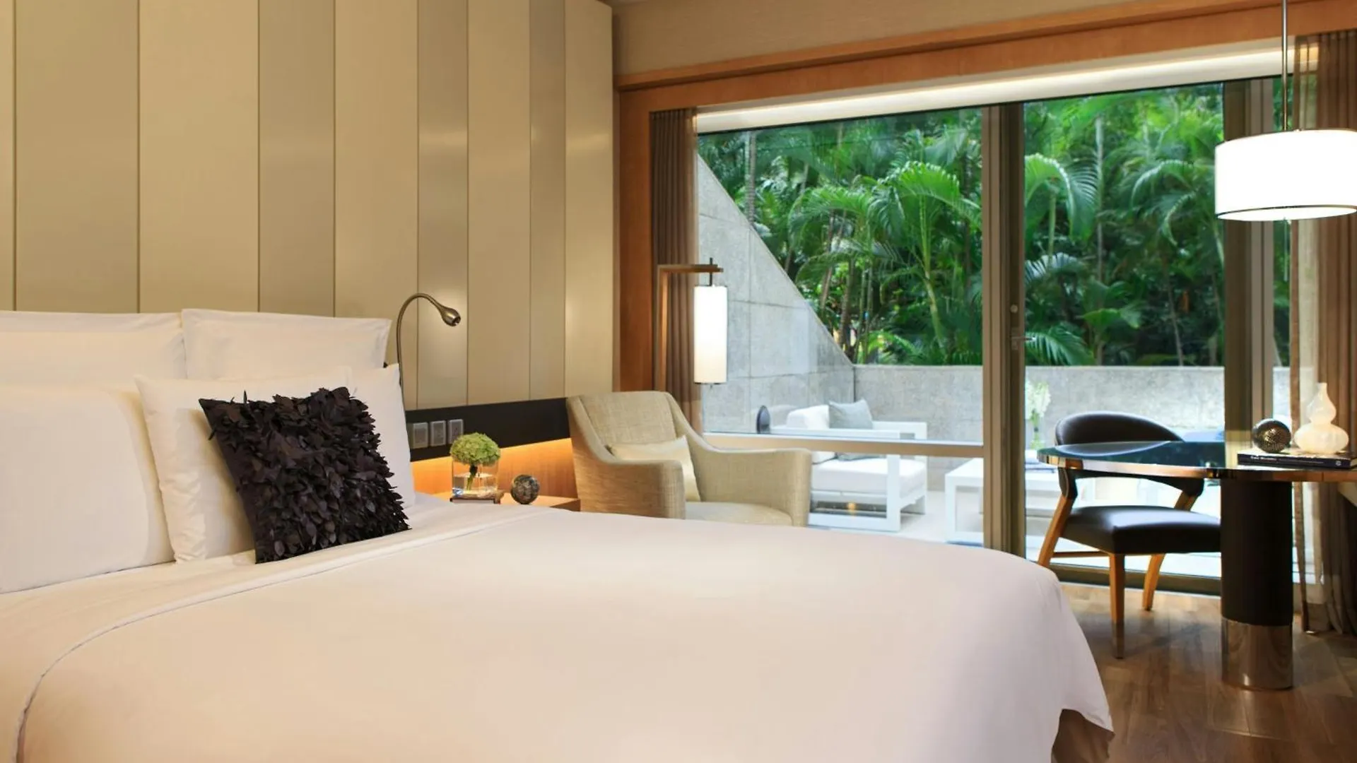 Renaissance Hong Kong Harbour View Hotel