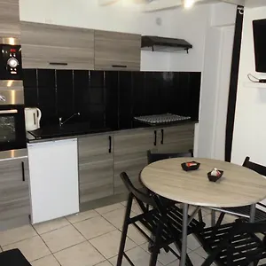 La P'tite Maison Poncins