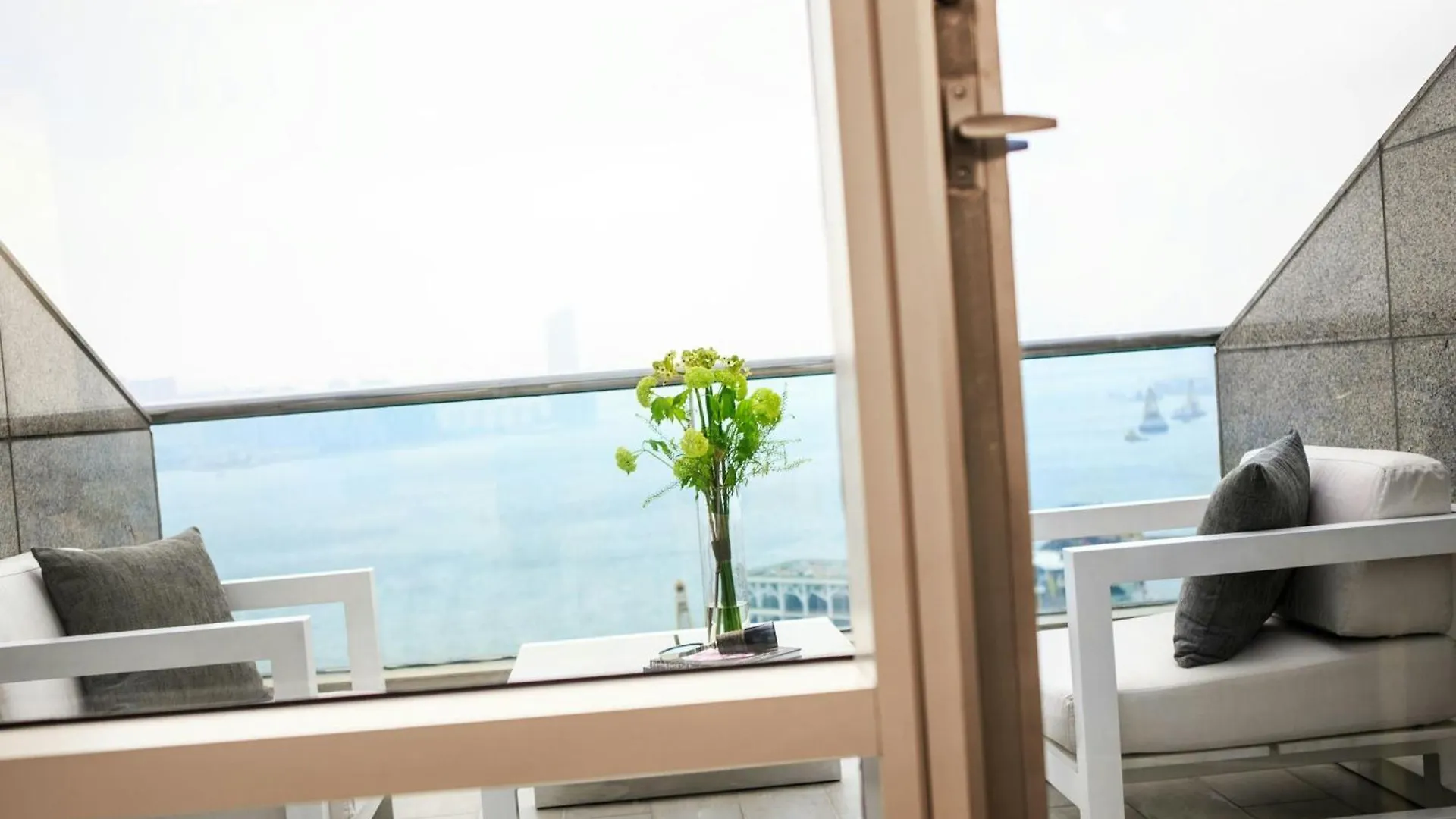 Renaissance Hong Kong Harbour View Hotel