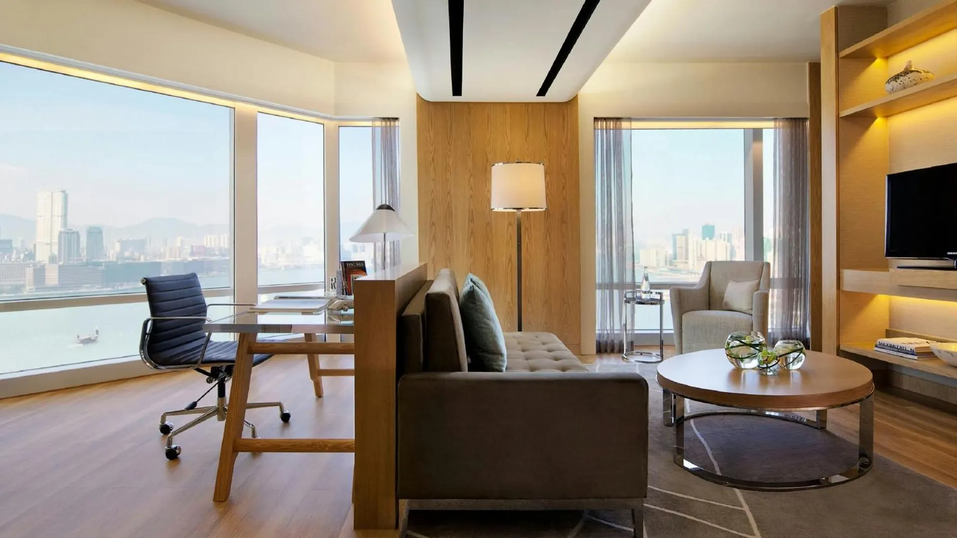 Renaissance Hong Kong Harbour View Hotel