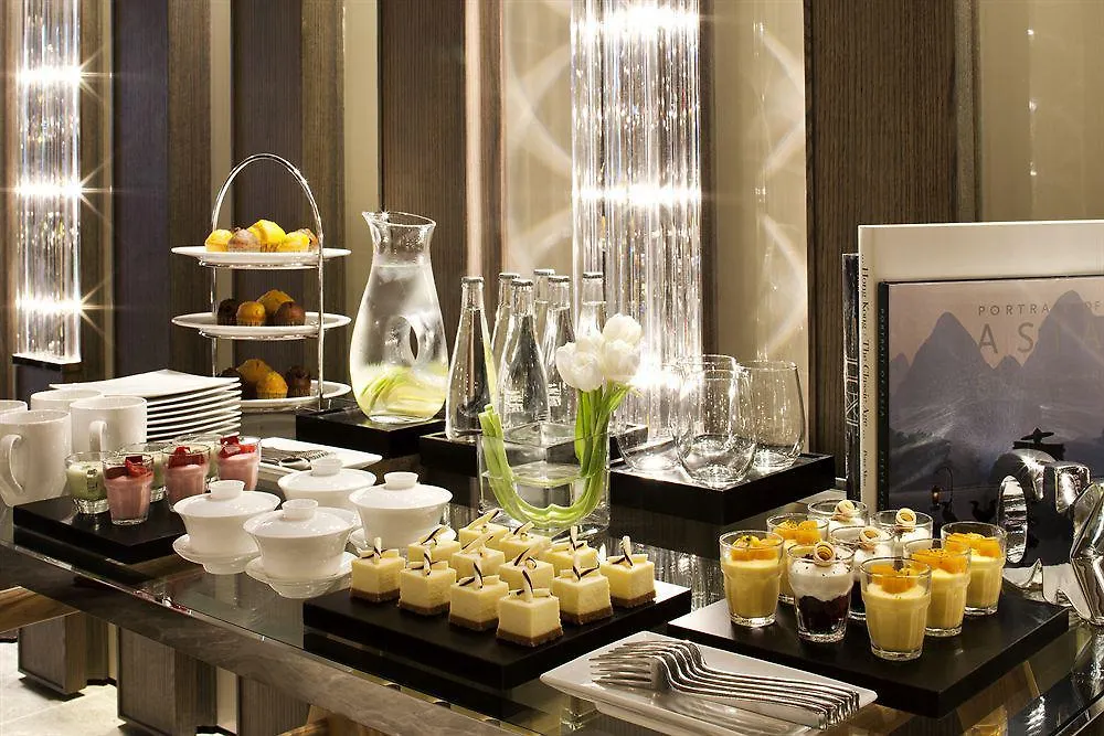 Renaissance Hong Kong Harbour View Hotel 5*,  China